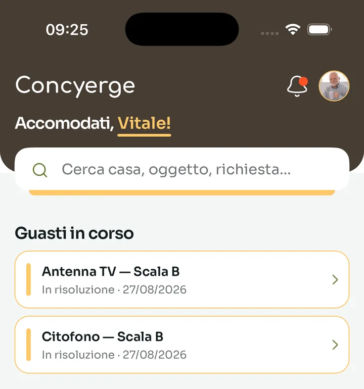 La bacheca dell'app: il saluto, la ricerca, e i guasti in corso sulla propria scala — l'antenna e il citofono della scala B, tutti e due in risoluzione.